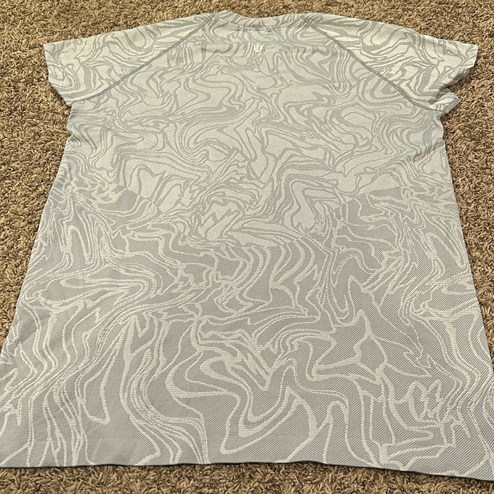 Lululemon tshirt